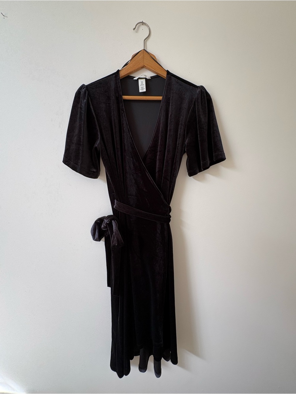 🤰Maternity H&M Velvet Wrap around Dress
